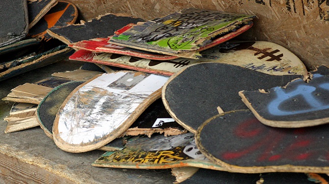 Αναρωτήθηκες ποτέ τι γίνονται τα παλιά skateboards; Title