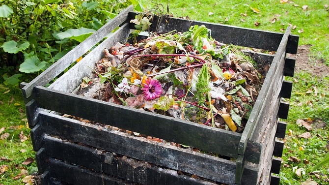 Φτιάξτε το δικό σας σπιτικό λίπασμα κόμποστ σε 5 απλά βήματα Title